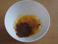 Eigelbe mit dem Zucker schaumig rühren. Kakao und...