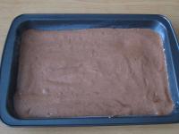 Das Backblech (18x27 cm) mit Butter einfetten, mit...