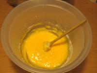 Butter mit Zucker schlagen, Eigelbe einmischen....