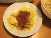 Äpfel waschen, schälen und grob reiben. Mit...