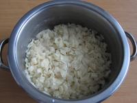 Nudeln im gesalzenen Wasser kochen, abseihen,...