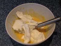 Eischnee hineinmischen....