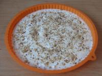 Den Teig in eine Silikonform (Durchmesser 30 cm)...