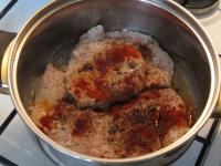Mit Salz, Pfeffer, Kümmel und Kurkuma würzen,...