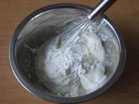 Speisestärke im Joghurt vermischen....