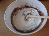 Das mit dem Backpulver vermischte Mehl …...