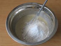 Dinkelmehl, Speisesoda zugeben. Vermischen und 5...