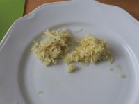 Knoblauch und Ginger putzen, beide reiben....