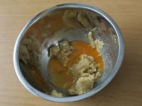 Butter mit Zucker schlagen, Eigelbe zugeben....