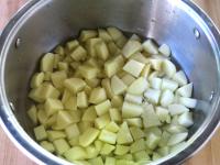 Kartoffeln schälen, in kleine Würfel schneiden....