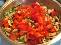 ...Paprika, Salz und Gewürz. Vermischen und 15...