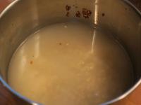 Buchweizen waschen, mit Wasser übergießen und...