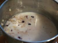 Milch zugießen und kochen bis dick....