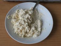 Quark mit Zucker und Ei vermischen....