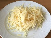 Käse grob reiben....