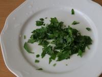 Petersilienkraut hacken (je nach Geschmack)....
