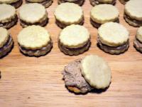 Ausgekühlte Rädchen mit dickerer Creme-Schicht...