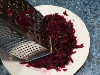 Rote Beete grob reiben....