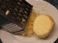 Äpfel schälen und grob reiben....
