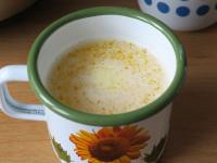 Butter in der Milch auflösen lassen....