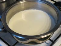 Milch und Honig zum Kochen bringen....