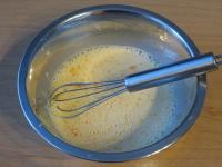 Eigelb und Puddingpulver in Milch vermischen....