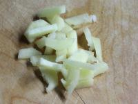Ingwer schälen und in Pommes schneiden....