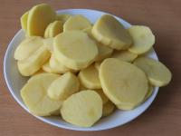 Kartoffeln schälen, waschen und in Scheiben...