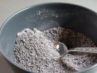 Für Mohnstreusel gemahlenen Mohn mit Zucker...