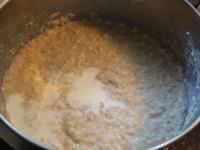 Milch zugießen und weitere 5 Minuten kochen....