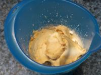 Mascarpone mit Zucker und Erdnussbutter...