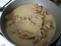 Leber zurück in die Pfanne geben und Sauce...