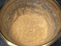 Fein gemahlene Haselnüsse in die Creme...