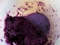 Den Rotkohl salzen, vermischen und eine halben...