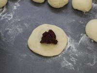 Kuchen ziehen, mit süßer Bohnenfüllung füllen,...