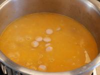 Sie in die Suppe zugeben und 10 Minuten kochen....