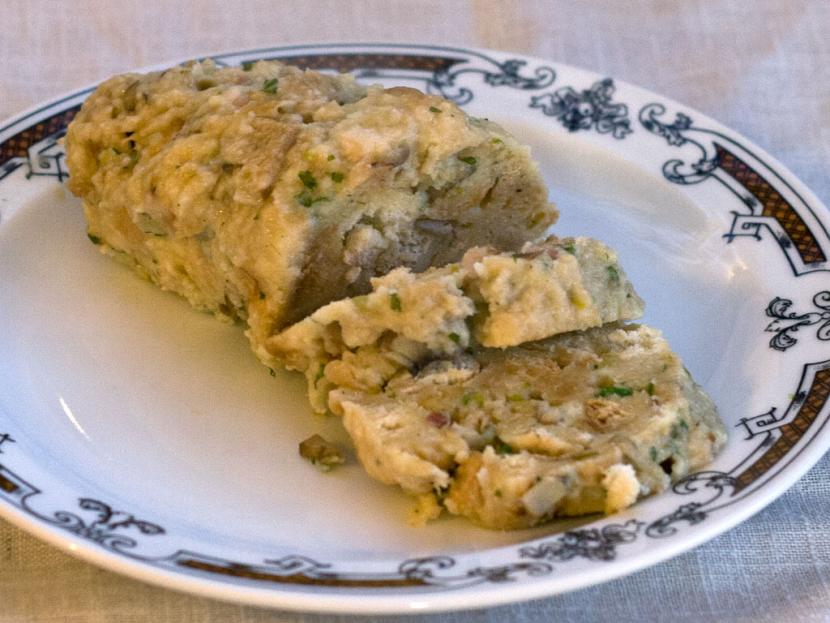 Böhmische Semmelknödel • Rezept | weltinmir.de Böhmische Semmelknödel • Rezept | weltinmir.de