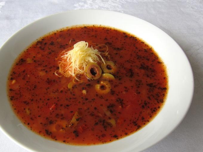 Provenzalische Tomatensuppe mit Oliven • Rezept | weltinmir.de