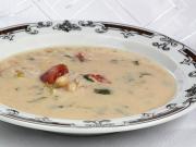 Bohnensuppe mit Tomaten und Fleisch