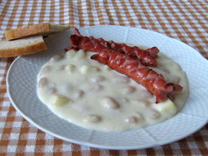 Weiße - Bohnensoße mit Würstchen • Rezept | weltinmir.de