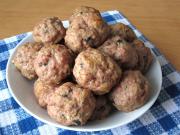 Gebratene Bällchen aus Schweinefleisch