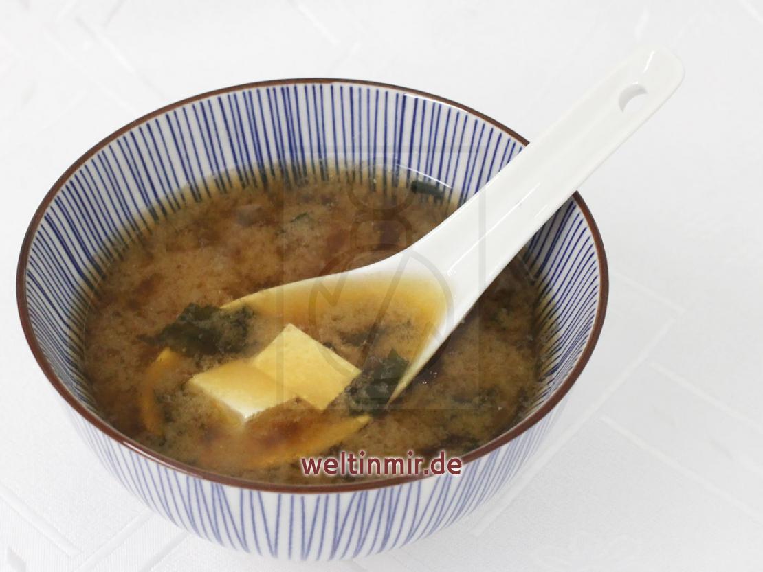 Miso Suppe mit Tofu • Rezept | weltinmir.de