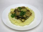 Zucchini mit Knoblauch und Zwiebel